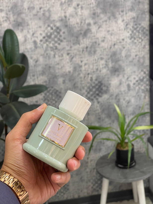 عطراکستریت د پرفیوم اسنس روبرتو ویزاری یونیسکس مناسب خانم ها و اقایان100میل